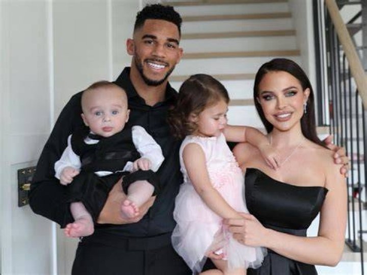 
Evander Kane Kids: Kensington Ava Kane And Iverson Frank Kane 