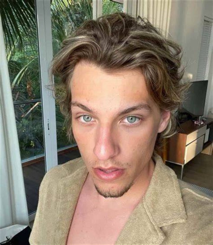 Jake Angeli Height, Weight, Facts, Age, Birthday, Wikipedia, Who, Instagram, Biography