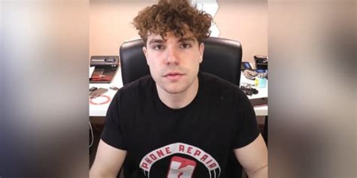 Phone Repair Guru Height, Weight, Net Worth, Age, Birthday, Wikipedia, Who, Instagram, Biography