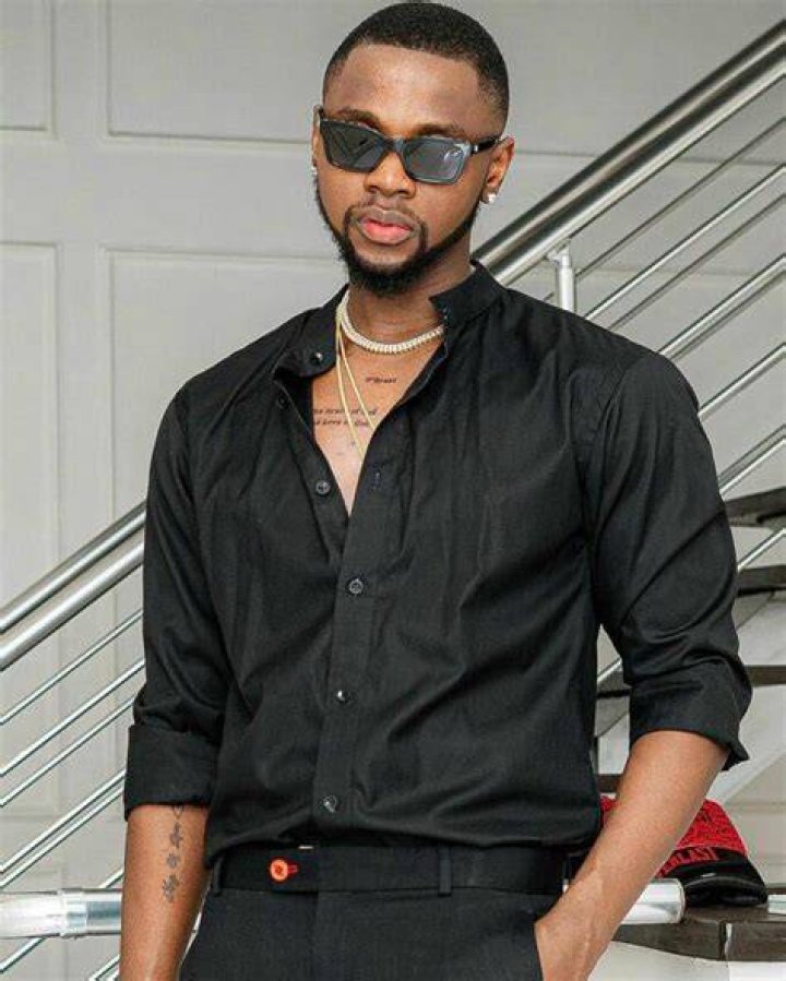 
Singer Davido Reacts As Kizz Daniel Arrived Cotonou A Day Before His Concert 