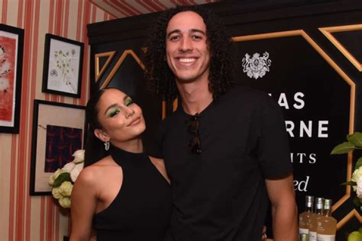 
Vanessa and Cole Tucker Engagement Photos: The Couple Love Story Continues! 